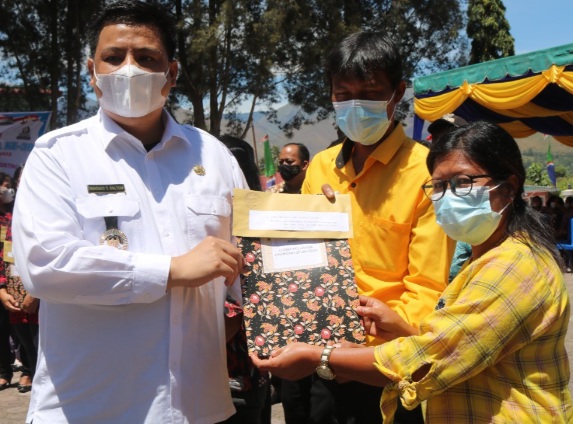 Peringatan Hari Keluarga Nasional ke-29 Tingkat Kabupaten Samosir, Bupati: Mari Gelorakan Semangat “Anakkon Hi Do Hamoraon di Ahu”   