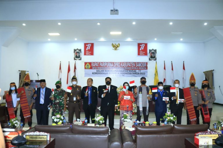 Bupati Samosir Ikuti Rapat Paripurna DPRD Samosir untuk Mendengarkan Pidato Kenegaraan Presiden RI dalam rangka Peringatan HUT Ke-77 RI Tahun 2022.