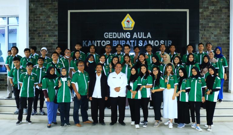 152 MAHASISWA USU LAKUKAN KKNT di SAMOSIR.