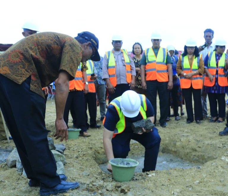 BUPATI SAMOSIR LETAKKAN BATU PERTAMA REVITALISASI PASAR TRADISIONAL KECAMATAN ONAN RUNGGU