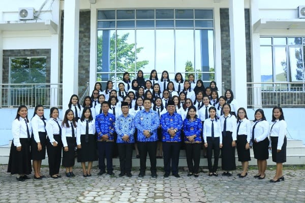 BUPATI SAMOSIR VANDIKO GULTOM SERAHKAN SK CPNS DAN P3K FORMASI 2021
