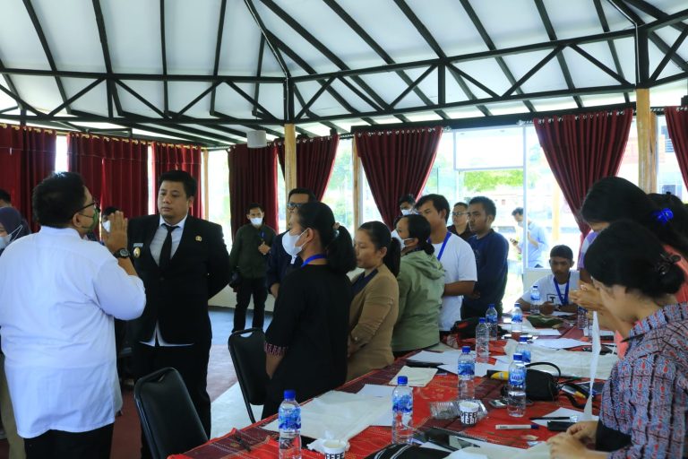 Kunjungi Pelatihan Sadar Wisata, Bupati Samosir: Terapkan Ilmu di Desa Masing-Masing Untuk Kemajuan Wisata Samosir