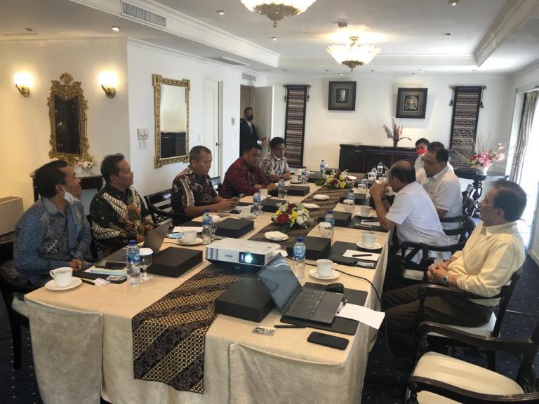 Bupati Samosir Vandiko Gultom bahas investasi dengan Parna Raya Group