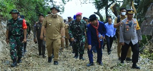 Buka akses jalan 1,4 KM, Bupati Samosir resmi buka TMMD Ke-115 Kodim 0210/TU di Desa Hasinggaan 