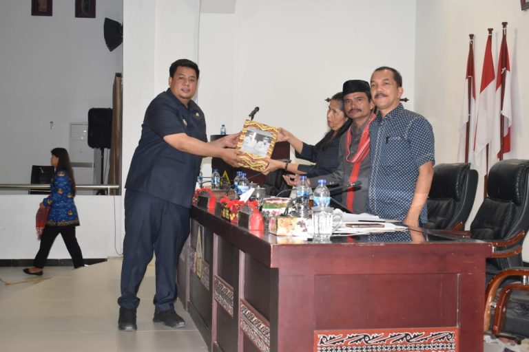 BUPATI SAMOSIR SAMPAIKAN NOTA PENGANTAR KEUANGAN RANPERDA APBD 2023