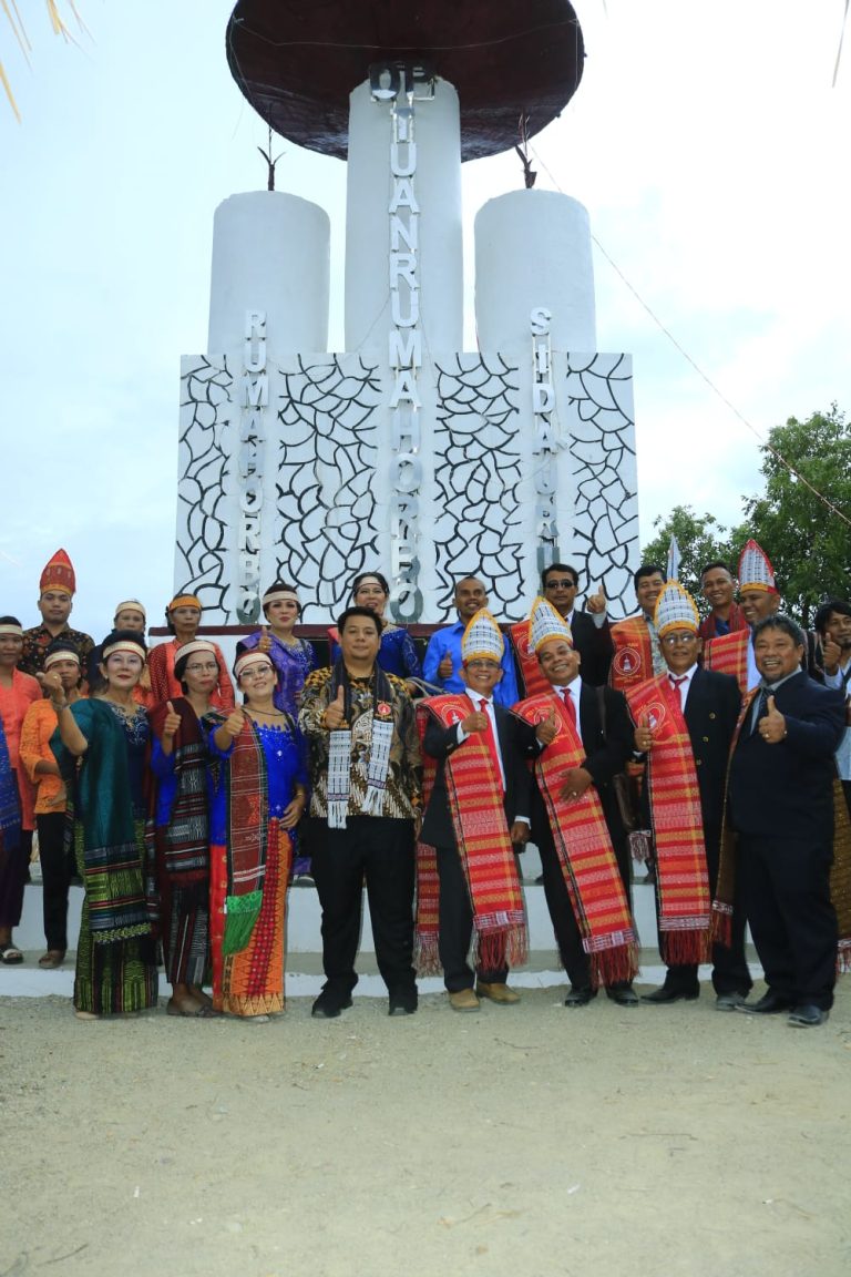 Hadiri Pesta Mangarajahon Tugu Op. Tuan Rumahorbo, Bupati Sampaikan Selamat dan Sukses.