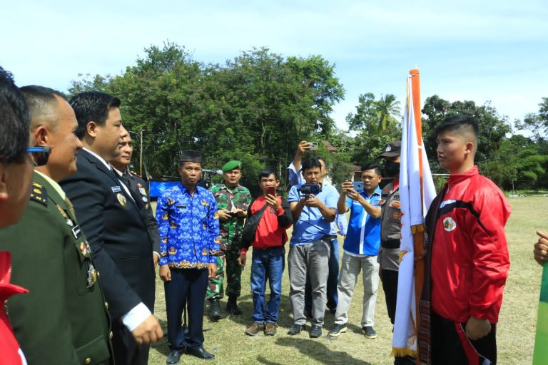 Bupati Samosir Lepas Kontingen Samosir Mengikuti Porprovsu XI Tahun 2022.