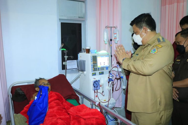 MANTAP, BUPATI SAMOSIR RESMIKAN UNIT PELAYANAN DIALISIS RSUD dr. HADRIANUS SINAGA
