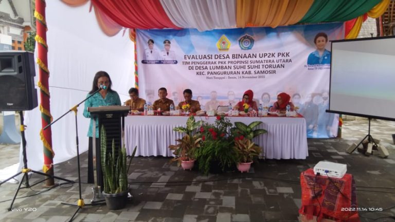 Kunjungi Samosir, TP. PKK Provsu Lakukan Evaluasi di Desa Lumban Suhisuhi Toruan Sebagai Desa Binaan UP2K PKK.