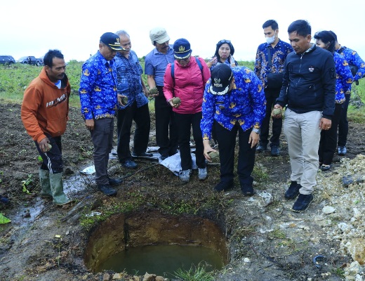 Bupati Samosir Lakukan Peletakan Batu Pertama Jaringan Irigasi Air Tanah Pendukung Kawasan Pertanian Terpadu
