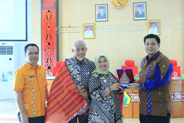 BUPATI SAMOSIR TERIMA KUNJUNGAN KERJA BUPATI SLEMAN
