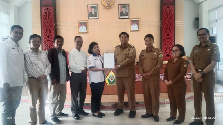 BUPATI SAMOSIR HIBAHKAN LAHAN PEMBANGUNAN KANTOR KPU SAMOSIR