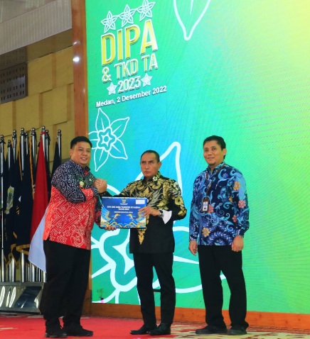 BUPATI SAMOSIR TERIMA DIPA 2023 DARI GUBSU