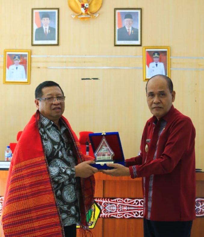 PEMKAB SAMOSIR TERIMA KUNJUNGAN KERJA BUPATI TULUNG AGUNG