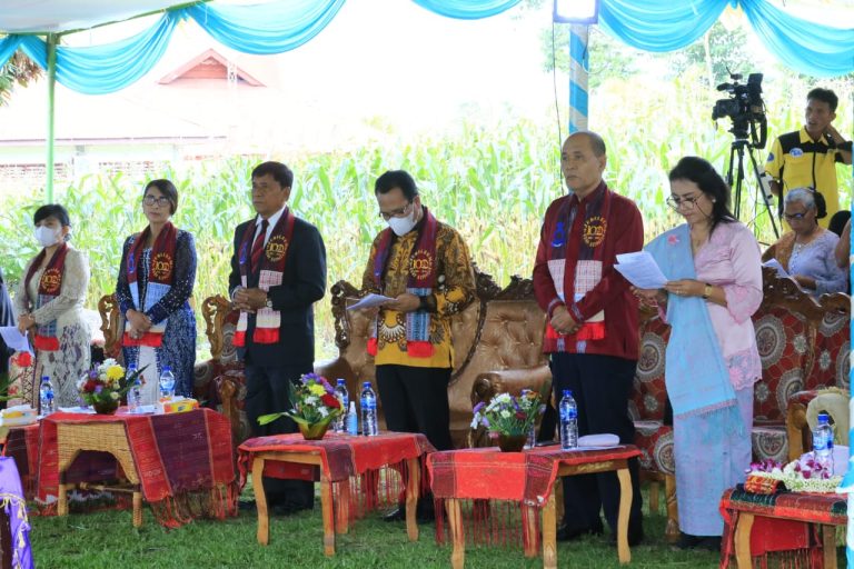 WABUP SAMOSIR HADIRI JUBILEUM 100 TAHUN HKBP HATOGUAN