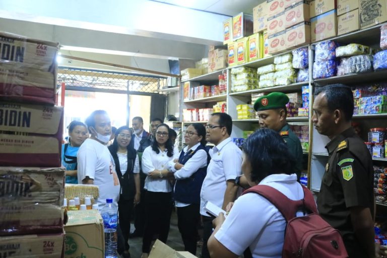 Jelang Nataru, Forkopimda Monitoring Harga dan Ketersediaan Pangan di Pasar Pangururan.