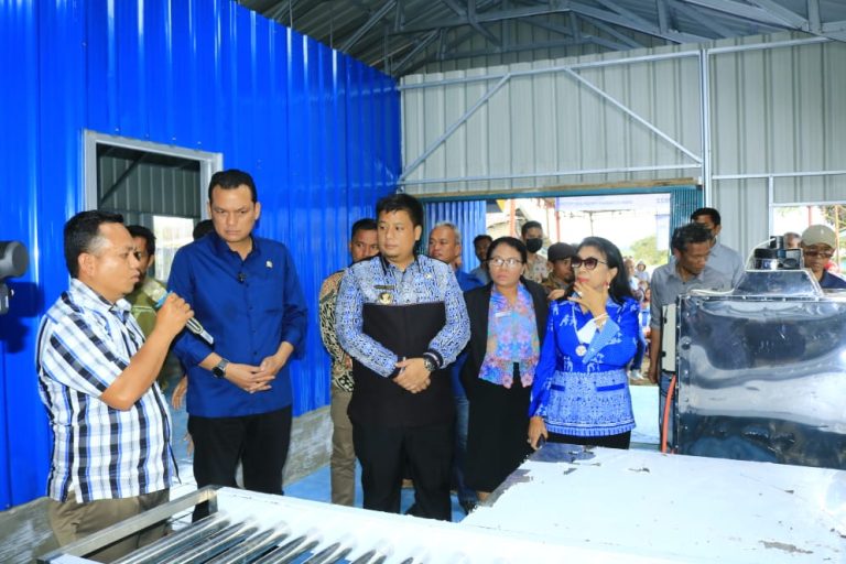Bupati Samosir Bersama Anggota DPR RI Martin Manurung Resmikan Bangsal Tepung Kentang "Baniara".