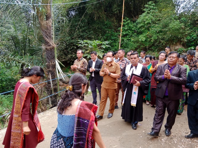 Bupati Samosir Hadiri Pesta Syukuran Peresmian Gereja GKPI Sihotang I