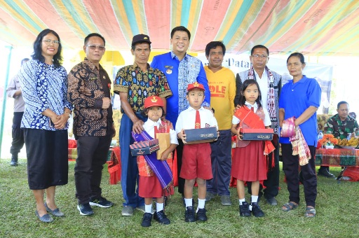 Warga Desa Toguan Galung Sambut Antusias Program Bunga Desa.