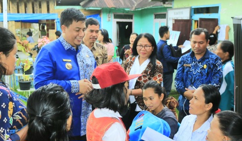 "Kami ke desa bukan untuk dilayani, akan tetapi melayani masyarakat" Bupati Samosir Ngantor di Desa Pangaloan