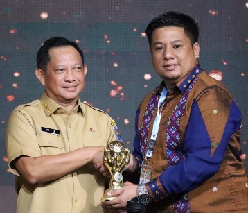Salah satu Program Prioritas Bupati/Wabup mendapat penghargaan dari Wapres
