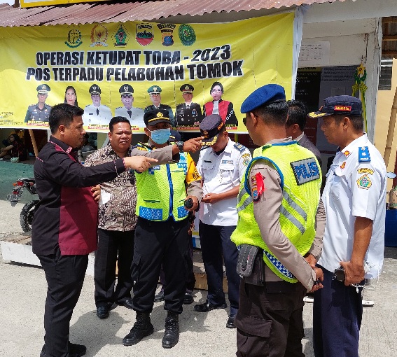 Bupati Samosir monitoring Pos Pelayanan Terpadu dan Cek Harga di Objek-Objek Wisata