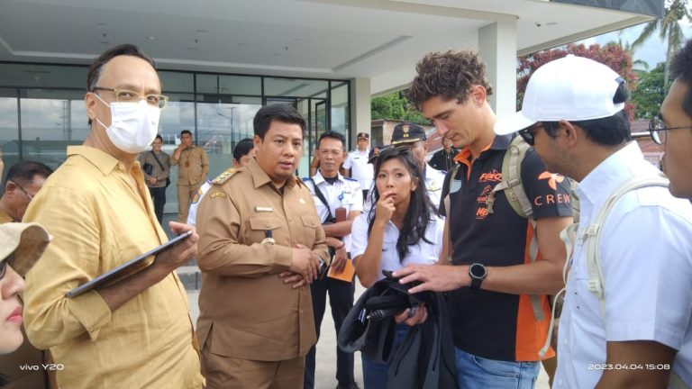 Bupati Samosir Lakukan Survey Lokasi Event AQUABIKE World Championship bersama Deputi Parekraf Kemenkomarves di Pelabuhan Ambarita.