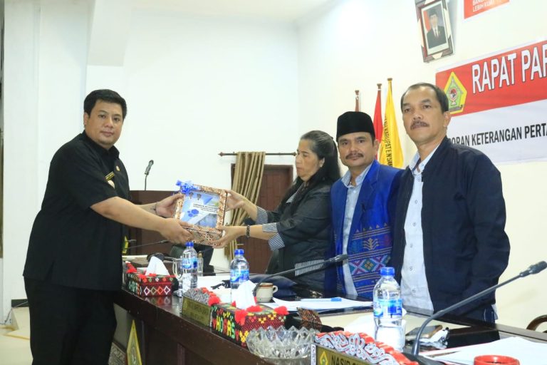 Bupati Samosir Sampaikan Nota Pengantar LKPJ Tahun Anggaran 2022.