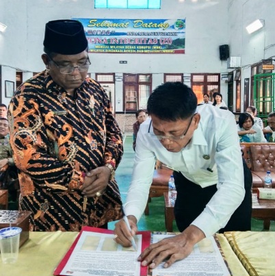 SOSIALISASI DAN PENERAPAN APLIKASI ELSIMIL, PEMKAB SAMOSIR BERSAMA MITRA KERJA TANDA TANGANI KOMITMEN BERSAMA