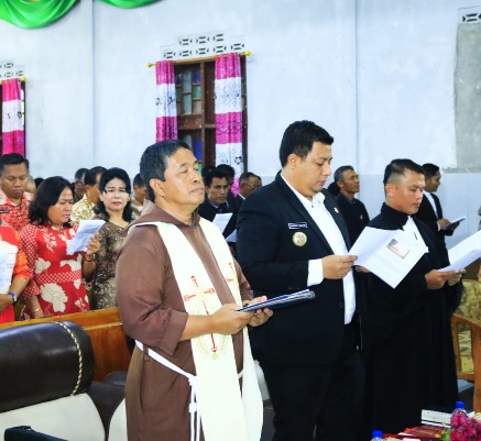 PERAYAAN PASKAH OIKUMENE KABUPATEN SAMOSIR 2023  Bupati Samosir : "Jadilah Garam dan Terang Dunia Ditengah Masyarakat"