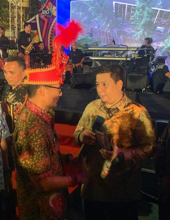 BUPATI SAMOSIR TERIMA AWARD KABUPATEN KREATIF 