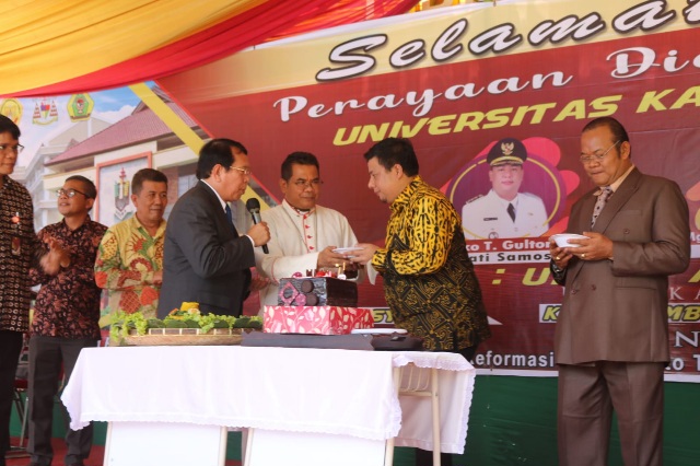 BUPATI SAMOSIR HADIRI PERAYAAN DIES NATALIS UNIKA ST. THOMAS MEDAN KE-39