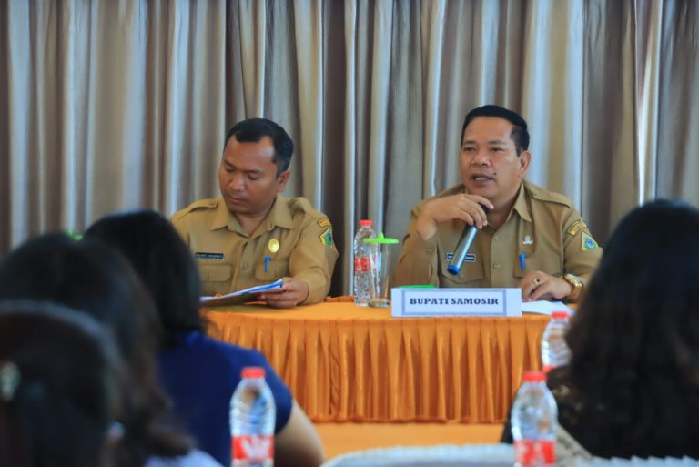 Bupati Samosir Buka Bimtek Implementasi Perizinan Berusaha dan Pengawasan Perizinan Berusaha Berbasis Risiko Bagi Pelaku Usaha.