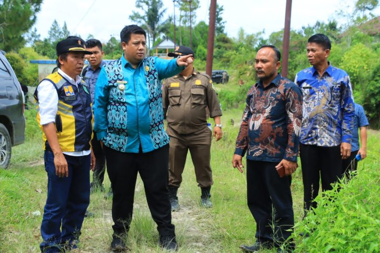 BUPATI SAMOSIR MELAYANI MASYARAKAT DESA JANJI MATOGU