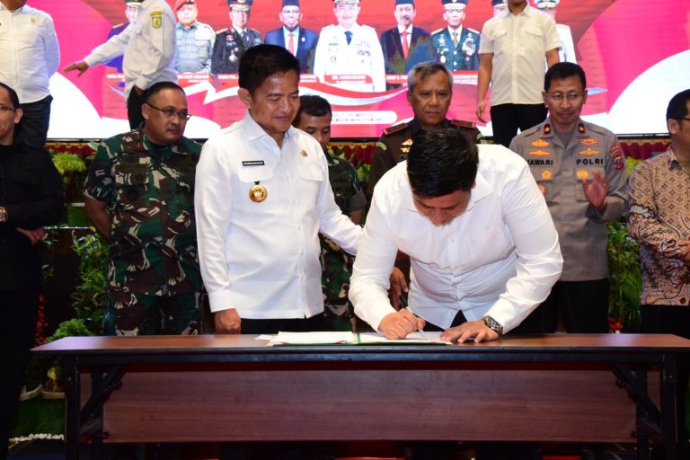 BUPATI SAMOSIR TANDATANGANI KESEPAKATAN PENDANAAN BERSAMA PILKADA 2024