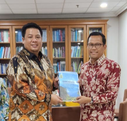 DALAM PENINGKATAN PELAYANAN KESEHATAN, BUPATI SAMOSIR SAMPAIKAN USULAN KE BAPPENAS RI