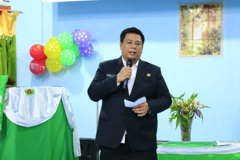 BUPATI DAN WAKIL BUPATI SAMOSIR HADIRI PESTA JUBILEUM 50 TAHUN GKPI JEMAAT RONGGUR NIHUTA 
