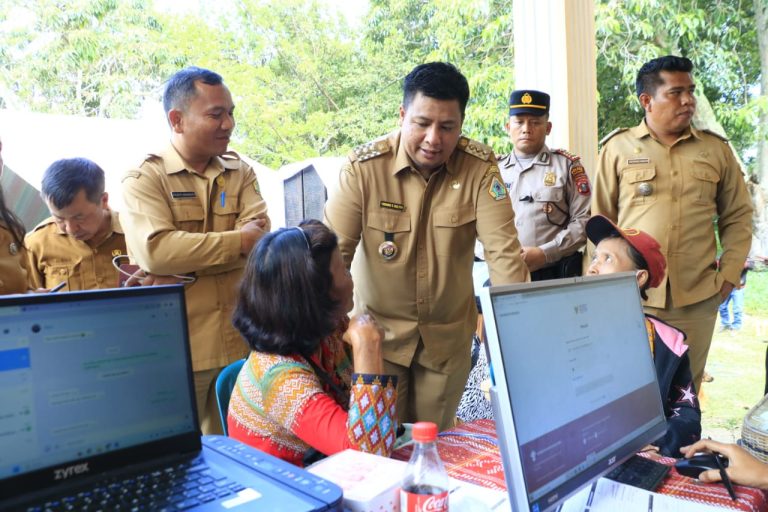 BUNGA DESA PARMONANGAN DAN HUTAGINJANG, MASYARAKAT MEMINTA ALAT BERAT DAN SIRTUNISASI