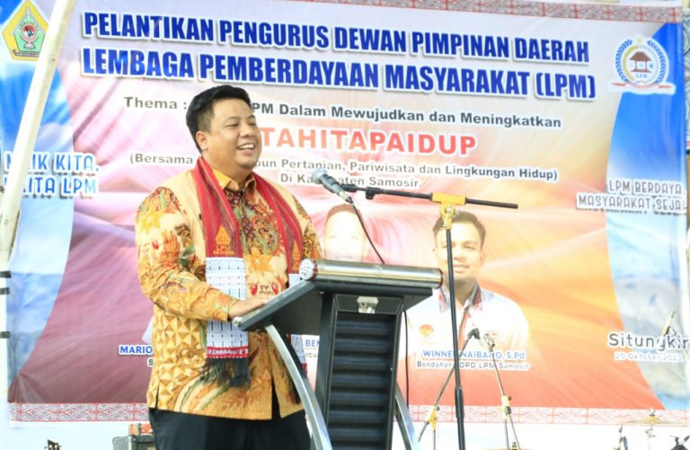 BUPATI SAMOSIR DAMPINGI KETUA DPD LPM SUMUT LANTIK PENGURUS DPD LPM KABUPATEN SAMOSIR PERIODE 2023-2028