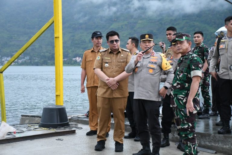 BUPATI SAMOSIR BERSAMA KAPOLDASU MENGECEK PENGAMANAN AQUABIKE 