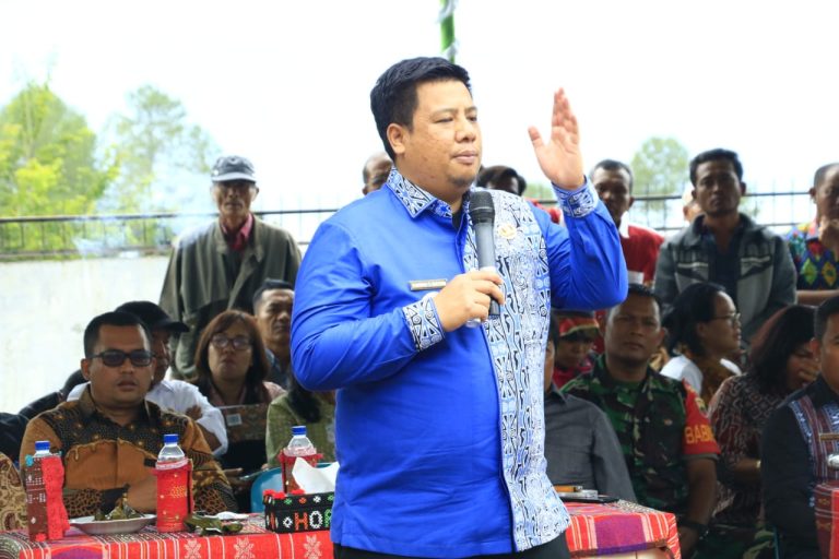 BUPATI SAMOSIR BERSAMA ANGGOTA DPRD BERKANTOR DI DESA LUMBAN SUHI SUHI TORUAN DAN SITOLU HUTA 