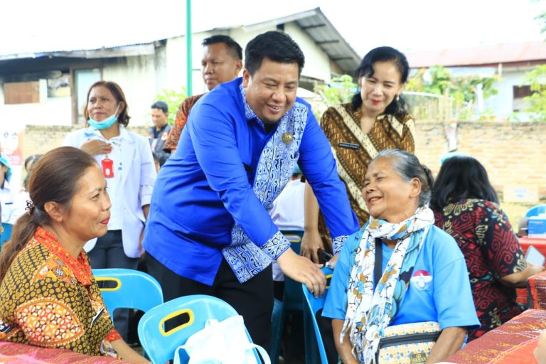 MELALUI PROGRAM BUNGA DESA BUPATI SAMOSIR DEKATKAN PELAYANAN KEPADA MASYARAKAT DESA LUMBAN SUHI SUHI DOLOK DAN PARDOMUAN NAULI 