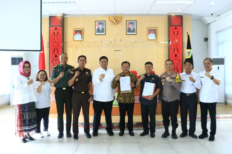 Pemkab Samosir, KPU dan Bawaslu Tandatangani Naskah Perjanjian Hibah Daerah.