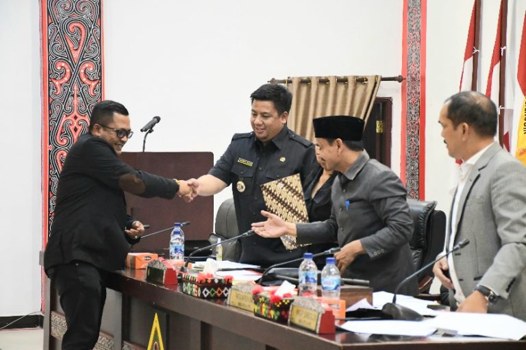 RANPERDA TENTANG APBD KABUPATEN SAMOSIR TAHUN 2024 DITETAPKAN MENJADI PERDA