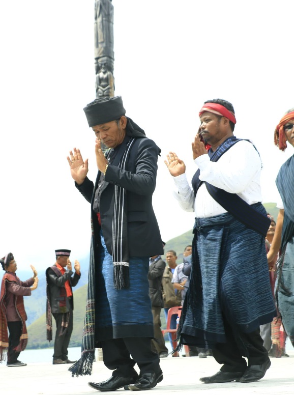 TAMAN TOTEM DUNIA PADA KAWASAN WATER FRONT CITY PANGURURAN DIRESMIKAN 