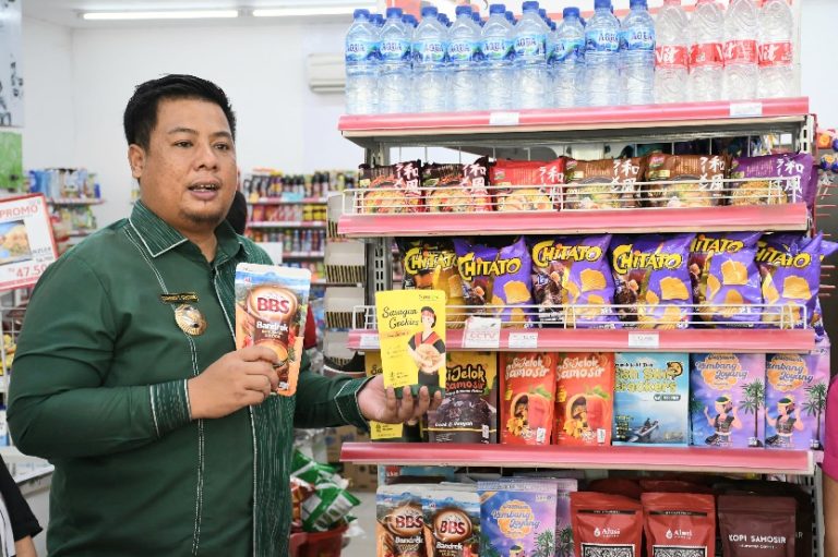 PRODUK UMKM SAMOSIR MASUK MINI MARKET NASIONAL, BUPATI SAMOSIR PASTIKAN PRODUK DIJUAL DI RAK TERDEPAN