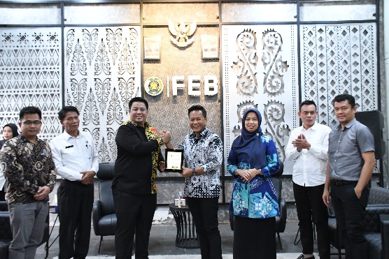 TINGKATKAN KAPASITAS INSTITUT DAN SDM, BUPATI SAMOSIR TEKEN MoU DENGAN USU