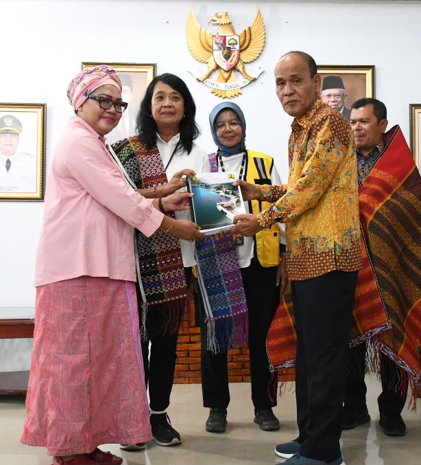 JAMU DIRJEN CIPTA KARYA KEMENTERIAN PUPR, WABUP SAMOSIR SAMPAIKAN PROPOSAL PEMBANGUNAN SMPN 2 HARIAN 