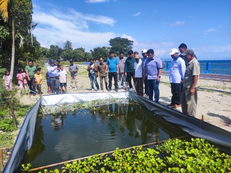 Bupati Samosir Berikan Bantuan kepada Kelompok Tani Pembudidaya Ikan