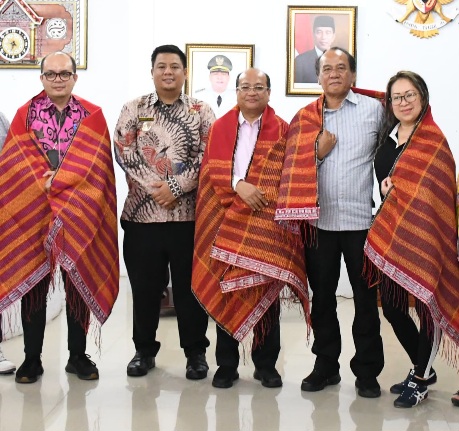 SOSIALISASIKAN PENGELOLAAN KEUANGAN DAERAH, BUPATI SAMOSIR JAMU DIRJEN BINA KEUDA KEMENDAGRI